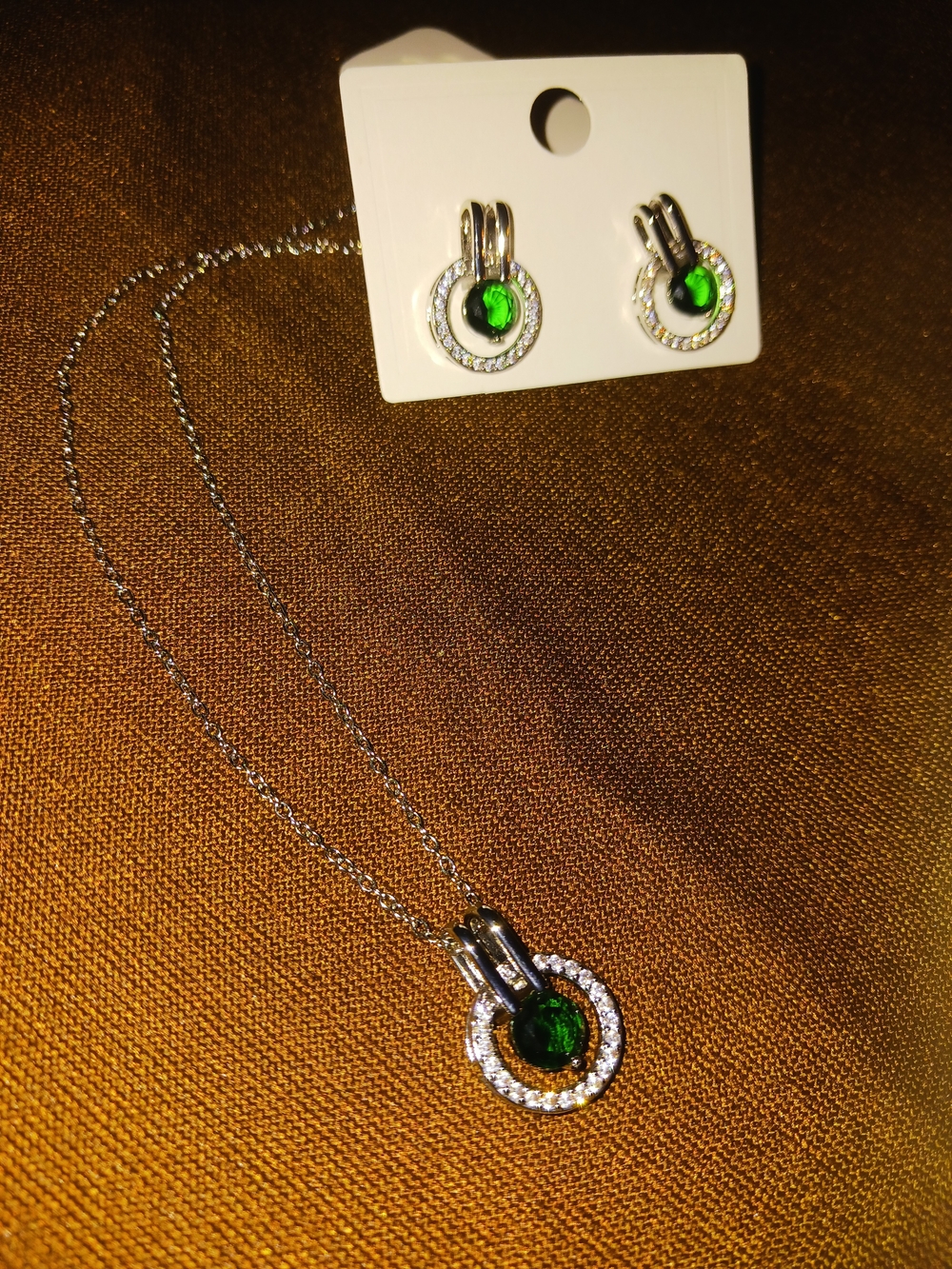 Green Necklace Set - Picture 7 of 9